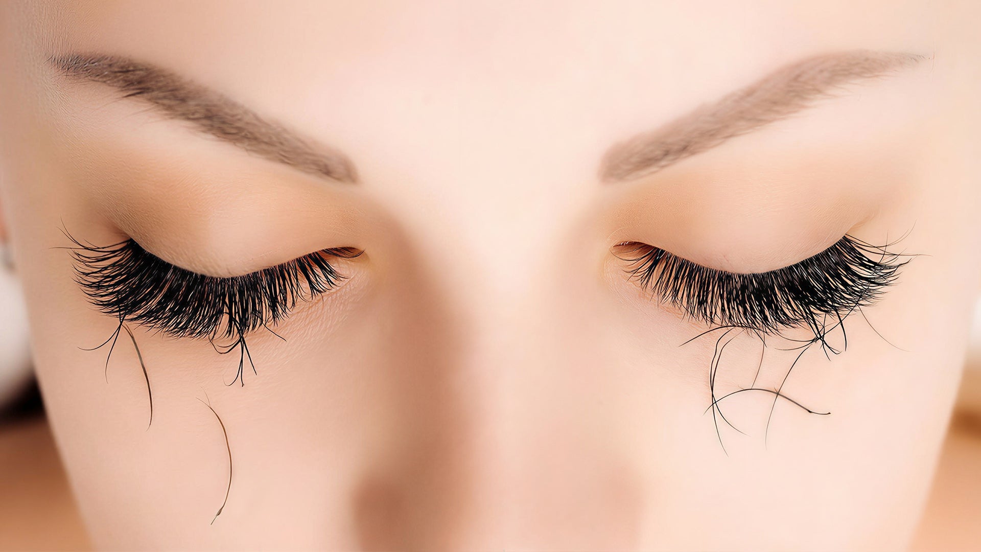 Why Your Lash Extensions Fall Off – 90% Are Due to Glue Handling and Application Errors